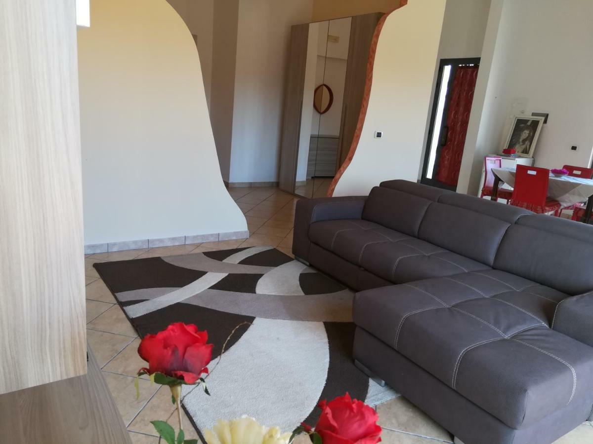 Вілла Dolce Casa Sara Collemeto Екстер'єр фото